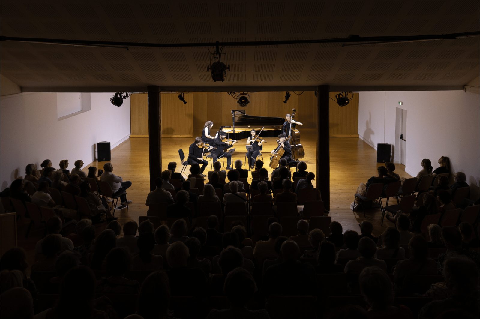 Concert de musique de chambre devant le public de l'auditorium Musicatreize